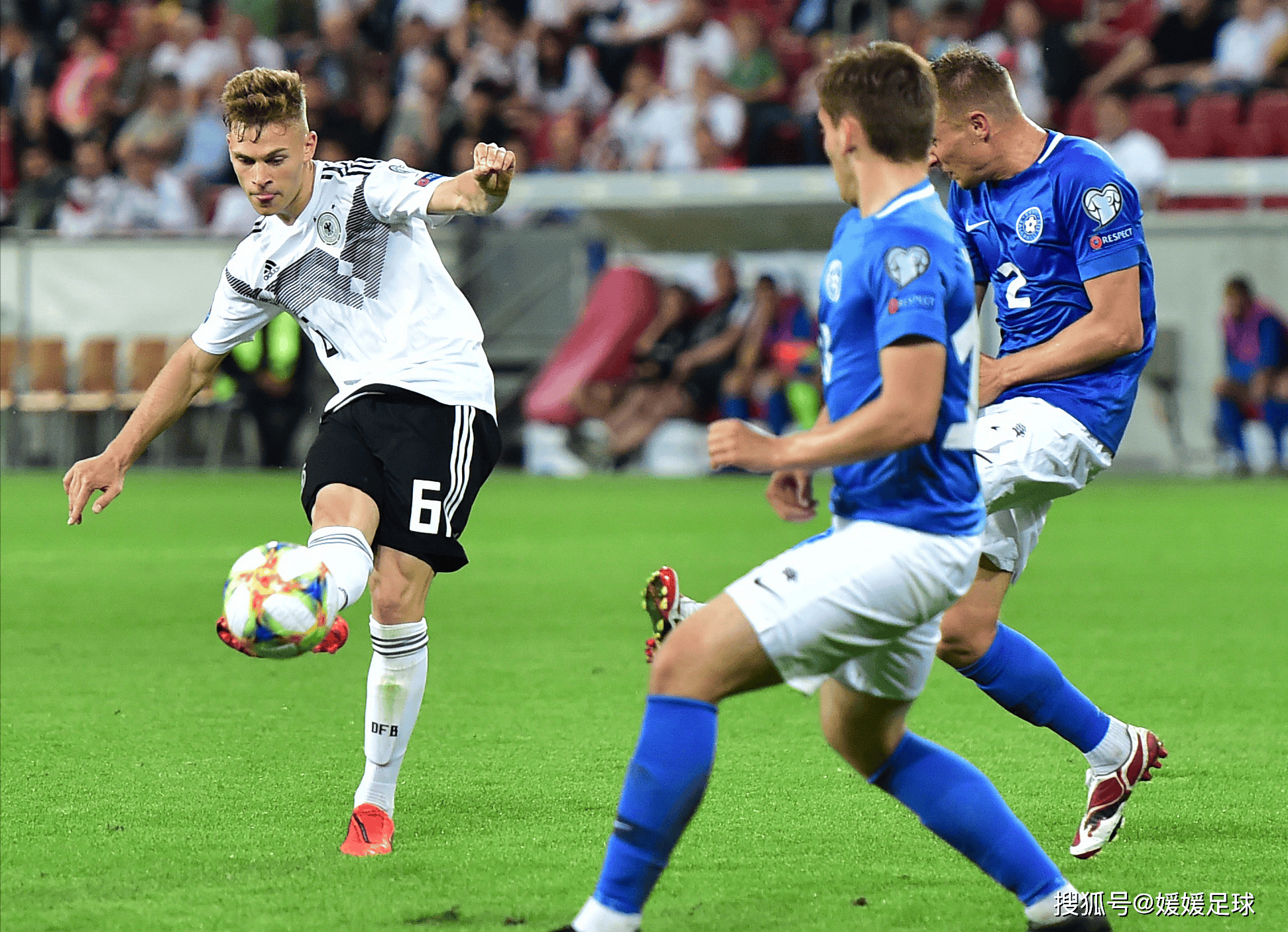 足球比赛中，球员们将展现出最佳状态