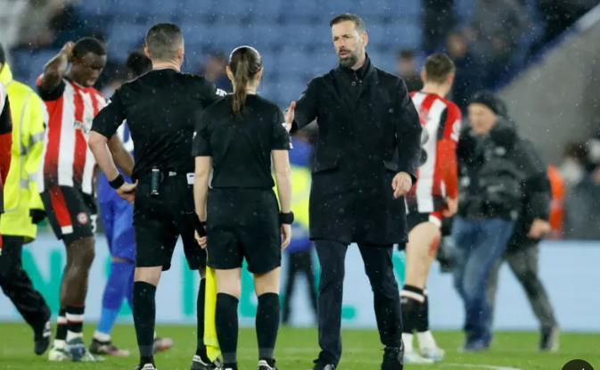 曼城惨败于莱斯特城,前景黯淡 曼城惨败于莱斯特城,前景黯淡