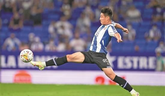 朗斯客场夺冠,刷新联赛战绩的简单介绍 朗斯客场夺冠,刷新联赛战绩的简单介绍