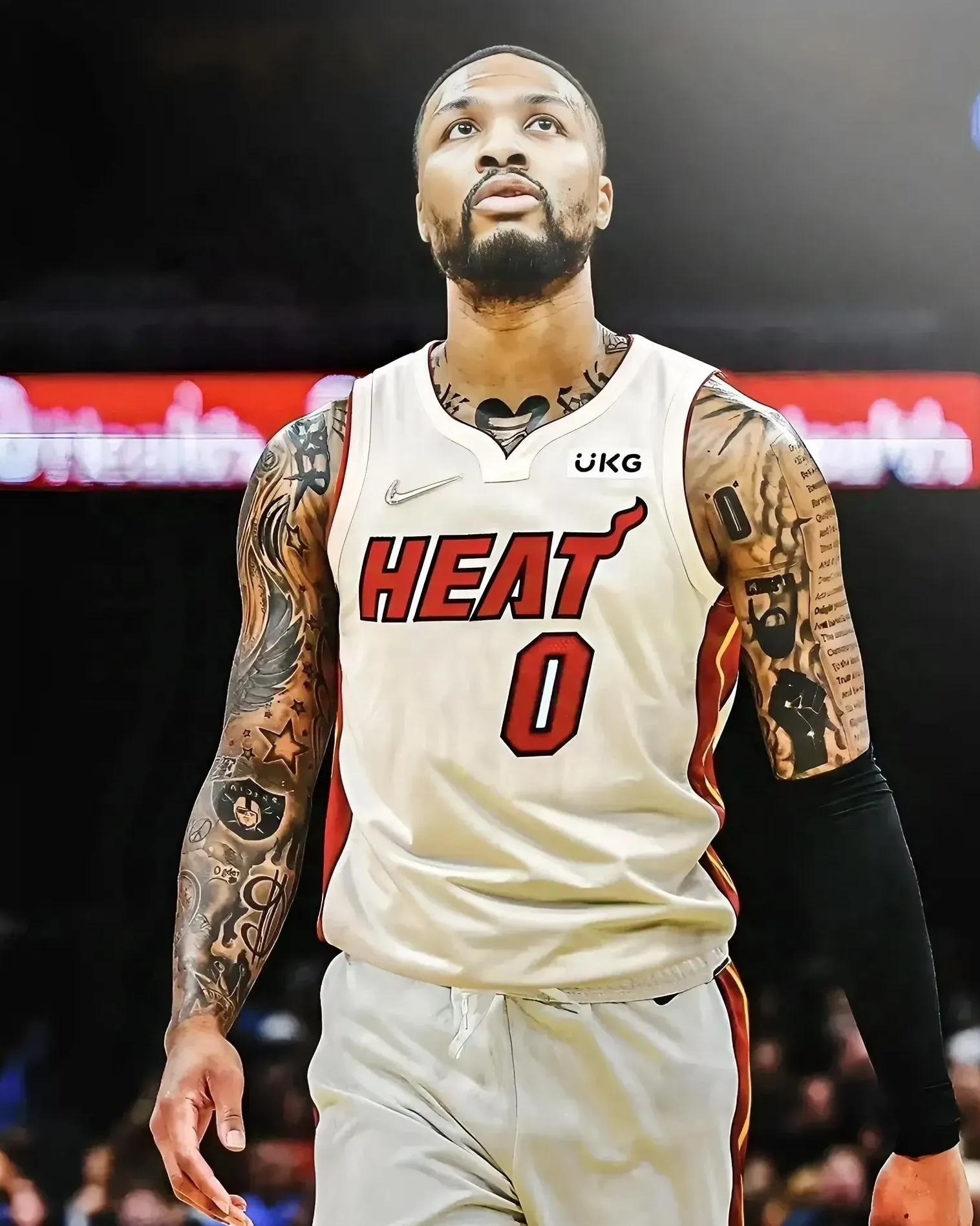 关于独行侠横扫上海队，利拉德状态火热的信息